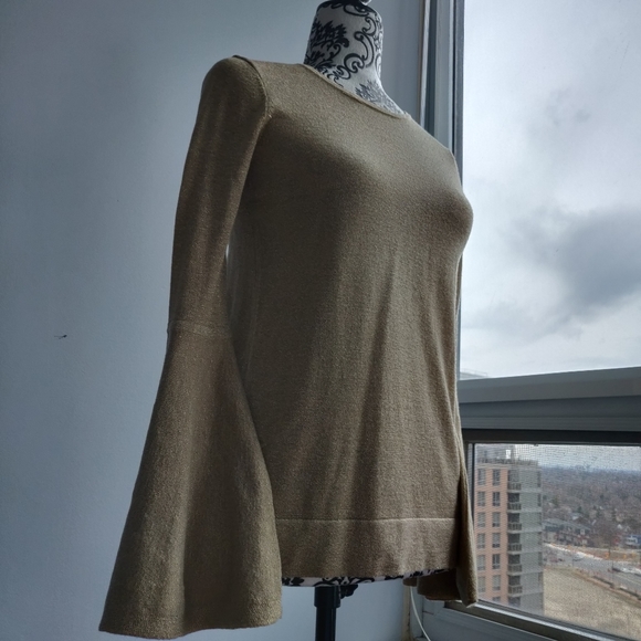 Vince Camuto Bell Flared Cuff Sleeve Glittery Top - Picture 3 of 7